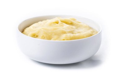 Basit bir seramik kasede servis edilen kremalı patates püresi. Klasik ev yapımı meze, beyaz arka planda izole edilmiş, yemek ve tatil stoku fotoğrafçılığı için mükemmel..