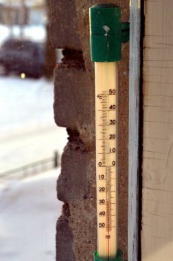 sokakta 28 derece eksi.