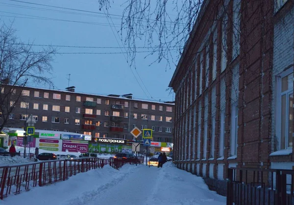 Straße Pervomaiskaia Stadt Kandalaksha Abend März 2019 Jahr — Stockfoto