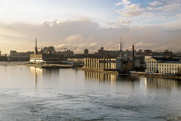 San Petersburgo Rusia Abril 2018 Vista Del Terraplén Puerto Ciudad — Foto de Stock