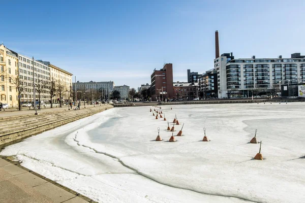 赫尔辛基 4月7日 赫尔辛基西港堤防2018 View — 图库照片