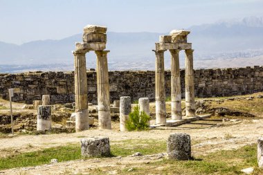 Pamukkale. Turkey.June 7, 2018.View Hierapolis antik şehir kalıntıları.