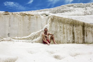 Pamukkale. Turkey.June 7, termal kaynakları ve Pamukkale Travertenleri poz 2018.Man
