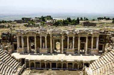 Pamukkale. Turkey.June 7, 2018.View Hierapolis antik şehir kalıntıları.