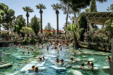 Pamukkale. Turkey.June 7, 2018.Vacationers Pamukkale, Kleopatra'nın havuzunda termal banyo