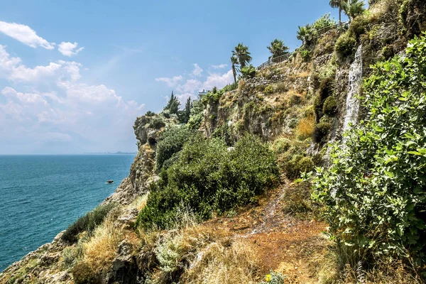 Antalya Turquia Junho 2018 Vista Costa Encosta Com Uma Cachoeira — Fotografia de Stock