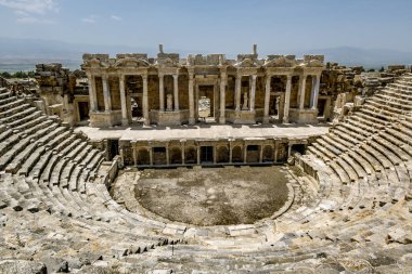 Pamukkale. Turkey.June 7, 2018.View Hierapolis antik şehir kalıntıları.