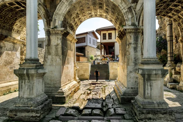 Antalya Turkey June 2018 View Hadrian Gate Old Town Kaleici — Stock Photo, Image