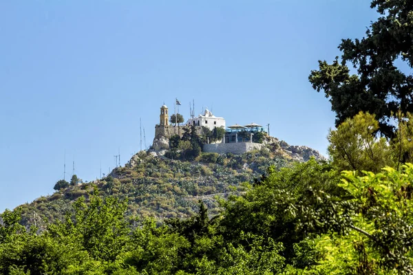 Skyline van de stad en de berg Lycabettus in Athene, Griekenland. — Stockfoto