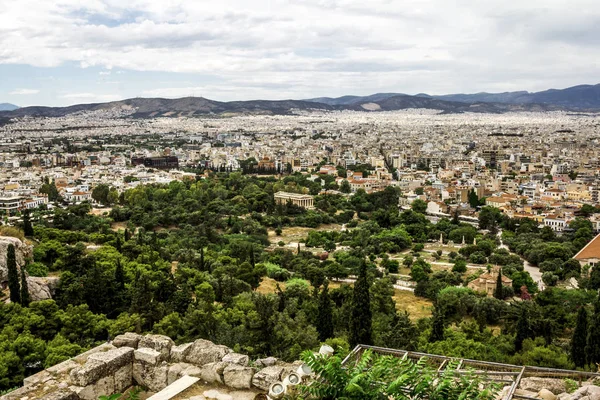 High view of the Temple of Hephaestus and the houses and roofs o — Stock Photo, Image