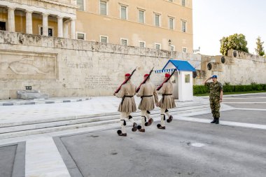 Yunan Parliam'da onur muhafızı değiştirme töreni