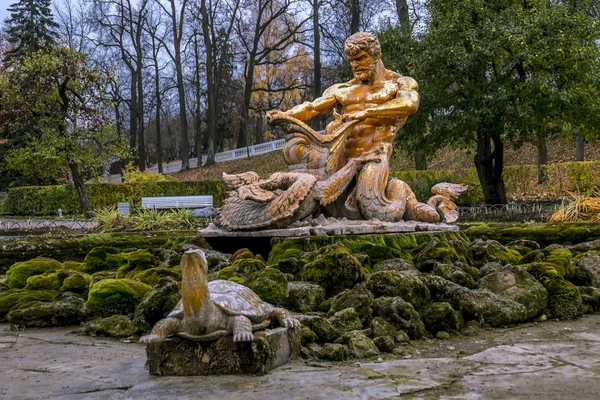 Greenhouse Fountain in Peterhof before preparing for the winter — Stock Photo, Image