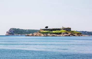 Herceg Novi.Montenegro.Haziran 02, 2015 Kotor Körfezi manzaralı Fort Mamula.