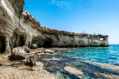22 Mayıs 2016. Cape Greco.Cyprus. Cape Greco 'nun deniz mağaralarının ve uçurumlarının manzarası .