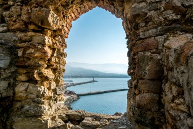 Alania.hindi. 2, 2020. Türkiye 'de Alanya' da antik bir kalenin duvarları görünüyor.