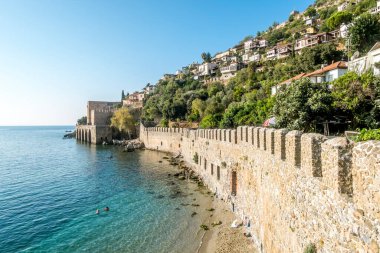 Alania.hindi. 2, 2020. Türkiye 'nin Alanya kentindeki antik bir kalenin gündoğumunda manzarası