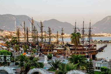 Alania.hindi. 4, 2020. Türkiye 'nin Alanya limanında turizm gemileri