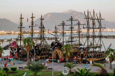 Alania.hindi. 4, 2020. Türkiye 'nin Alanya limanında turizm gemileri