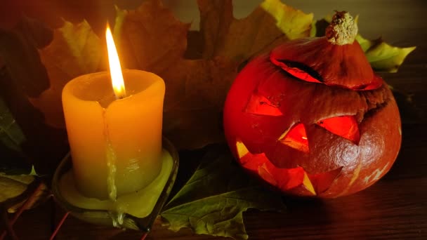 Brännande Ljus Med Pumpa Huvud Lykta För Halloween — Stockvideo