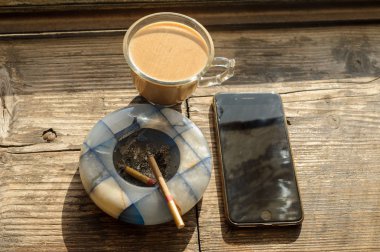 Kahve veya çay Bardağı ve kül tablası sigara, kahve içme kupa için