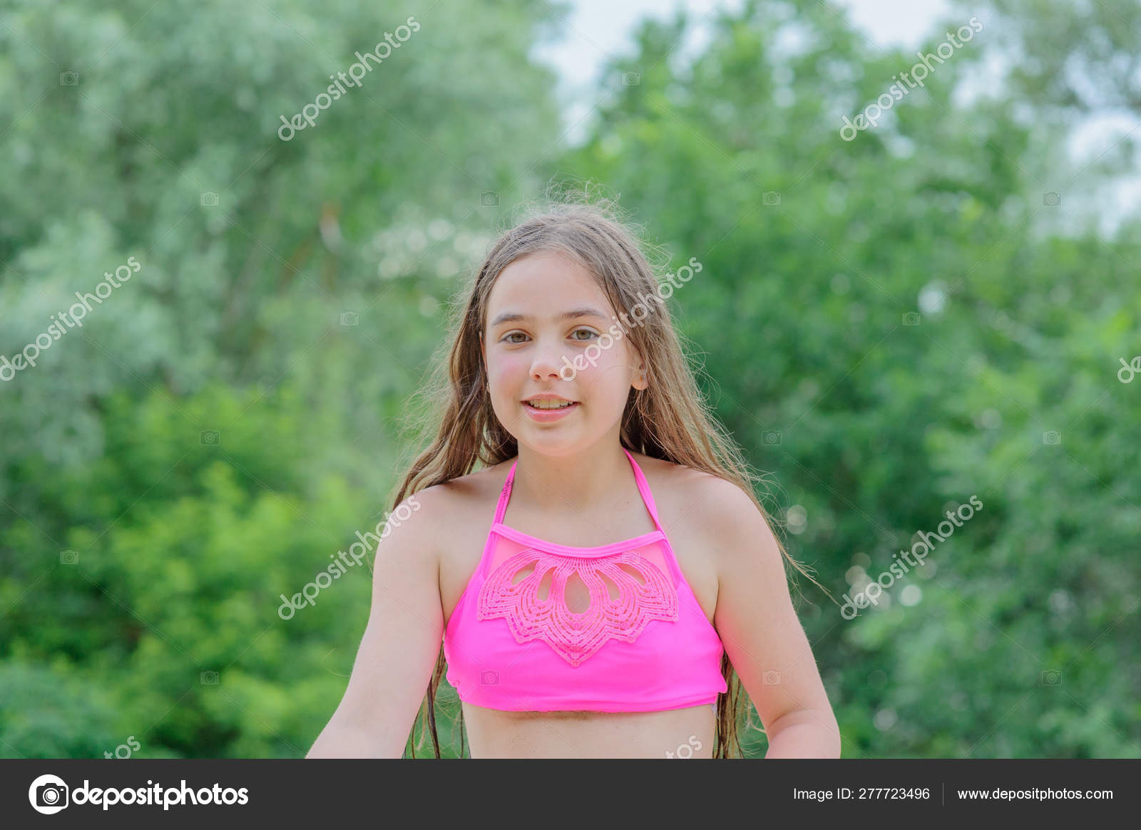 Morena Da Menina Da Criança De 10 Anos Imagem de Stock - Imagem de