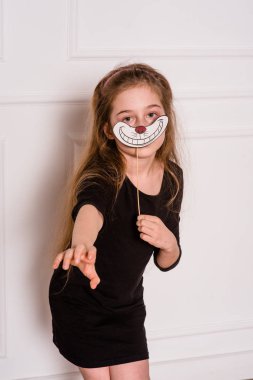 Backstage PhotoStudio içinde elbise fotoğrafı küçük moda modeli