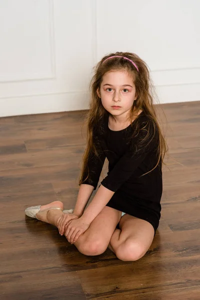 Backstage PhotoStudio içinde elbise fotoğrafı küçük moda modeli