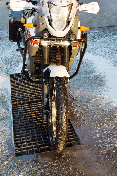 Motorcycle Car Wash Motorcycle Big Bike cleaning with foam injection — Stock Photo, Image