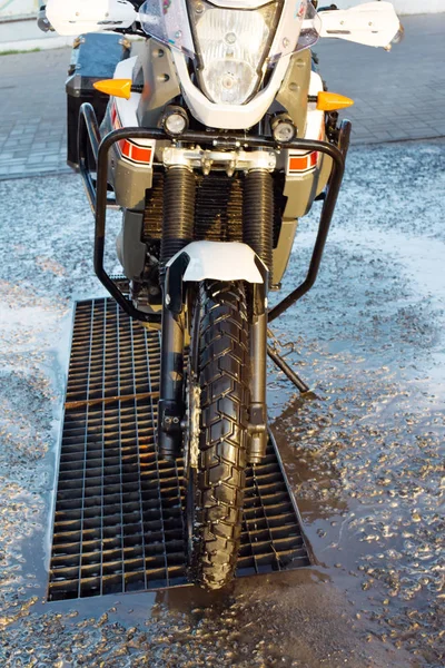 Motorrad Autowäsche Motorrad Big Bike Reinigung mit Schaumstoffspritze — Stockfoto