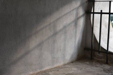 Eski bir tapınak veya katedraliçinde elemanları içinden