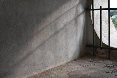 Eski bir tapınak veya katedraliçinde elemanları içinden