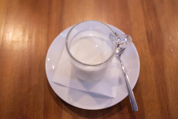 Matsun, или Matsoni - молочный напиток армянского происхождения из ферментированного молока — стоковое фото