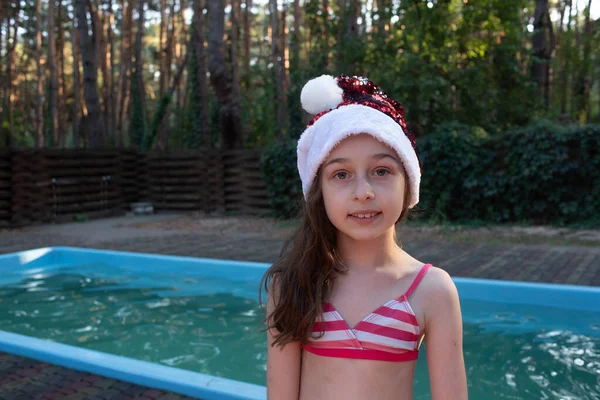 Meninas Bonitas Hora Verão Menina Fato Banho Férias Adolescente Menina  fotos, imagens de © kapinosova #432253304