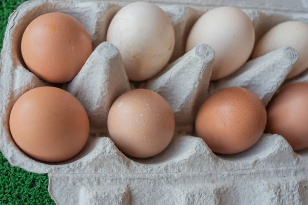 Ouă de pui organice de la fermă. Ouă de casă — Fotografie, imagine de stoc