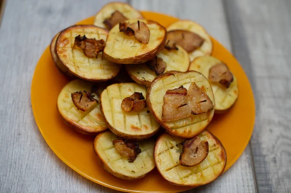 Baked potato with bacon close up — Stock Photo, Image