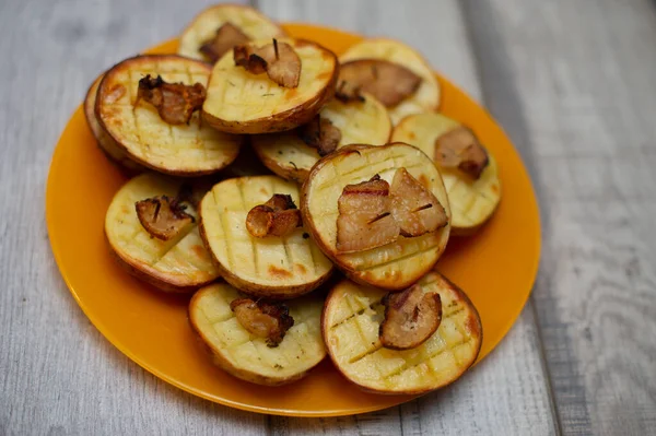 Baked potato with bacon close up — Stock Photo, Image