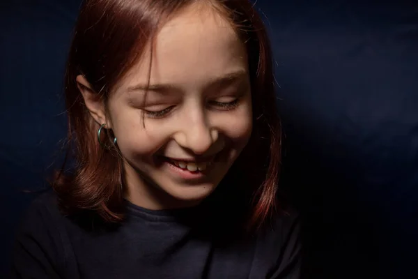 Retrato Uma Menina Menina Anos Representantes Geração Alfa São Muito — Fotografia de Stock