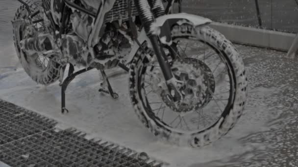 Lavaggio Moto Con Schiuma Detergente Moto Pura Motociclo Enduro Pulizia — Video Stock