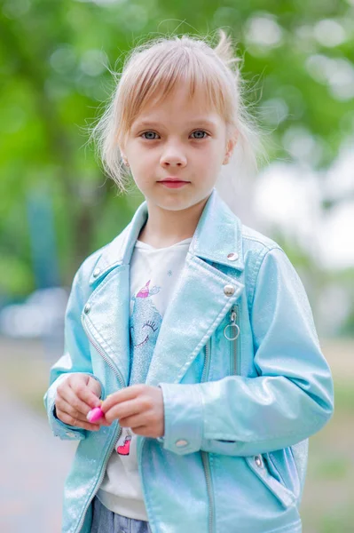 Nahaufnahme Porträt Des Jungen Jährigen Mädchens Jähriges Mädchen Freien Blauer — Stockfoto