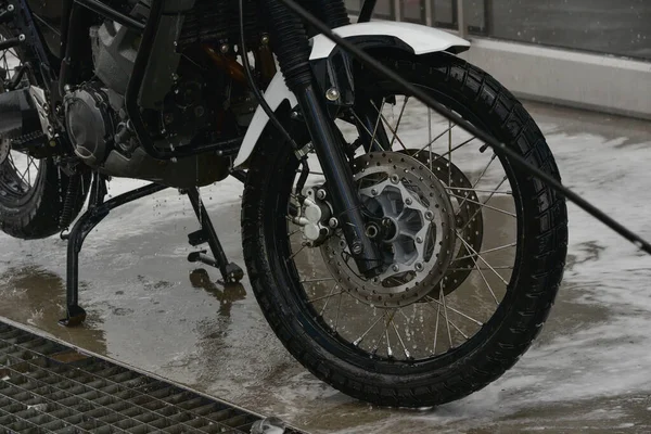 Motorcycle Car Wash Motorcycle Big Bike Cleaning Foam Injection Make — Stock Photo, Image