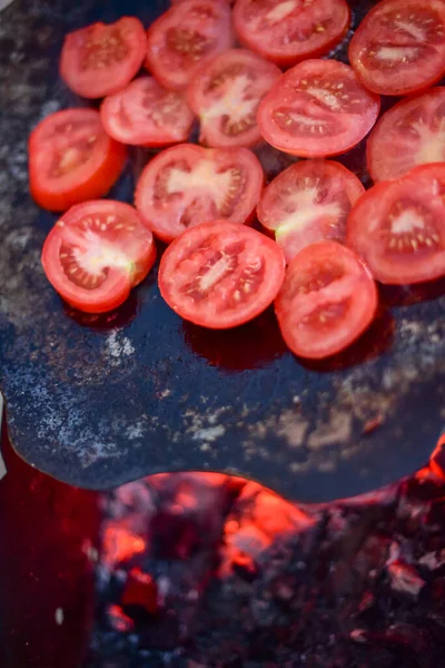 Pomodoro Alla Griglia Verdure Grigliate Pomodori Fuoco Una Pentola Ortaggi — Foto Stock