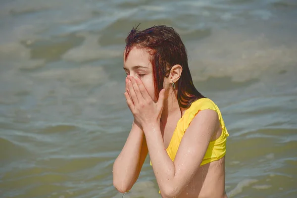 Une Fille Mer Portrait Jeune Fille Adolescent Vacances Été Sable — Photo