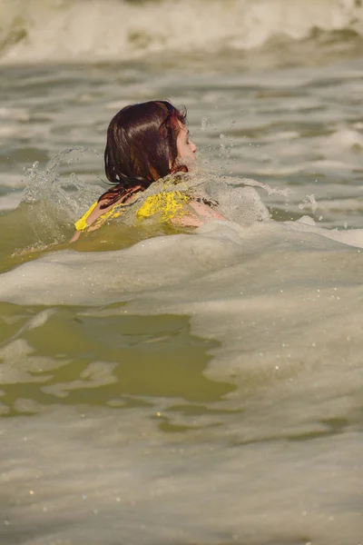 Una Chica Mar Retrato Joven Arena Vacaciones Verano Adolescente Día — Foto de Stock