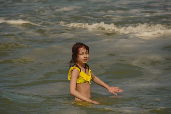 Una Chica Mar Retrato Joven Arena Vacaciones Verano Adolescente Día —  Fotos de Stock