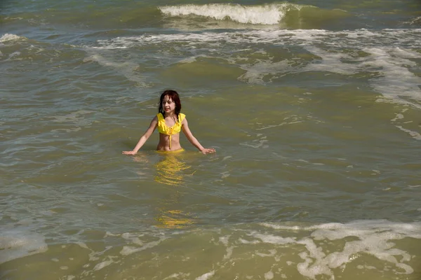 Mädchen Auf See Das Porträt Des Jungen Mädchens Teenager Sommerurlaub — Stockfoto