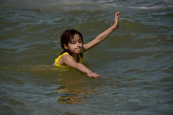 Mädchen Auf See Das Porträt Des Jungen Mädchens Teenager Sommerurlaub — Stockfoto