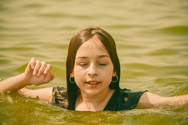 Close Young Beautiful Girl Water Girl Swims River Teenager Girl — Stock Photo, Image