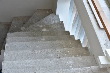 İnşaat. İnşaat ve yenileme konsepti. İçeriden yeni bir ev inşa etmek. Tadilat sırasında ev. Konutların inşaatı ve iç işleri ile ilgili bir dizi fotoğraf.