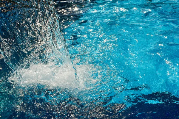 Água Piscina Azul Com Reflexos Solares Textura Água Piscina Mais — Fotografia de Stock