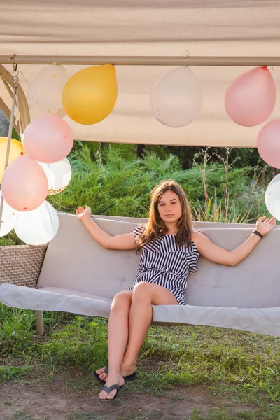 Ragazza Adolescente Palloncini Ragazza Palloncini Vacanze Compleanno Momenti Felici Della — Foto Stock